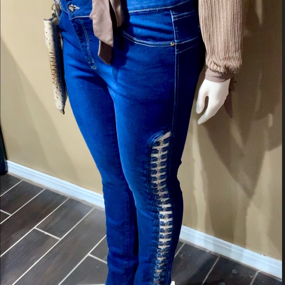 Plus size peekaboo jeans